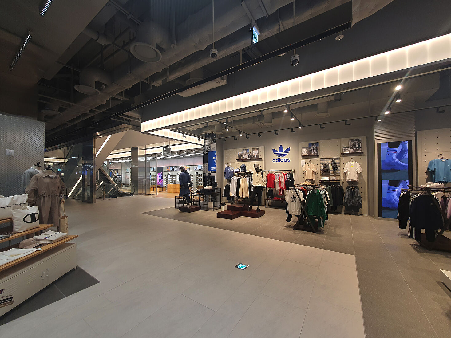Adidas - The Hyundai Seoul, Seoul | Glasfabrik Lamberts